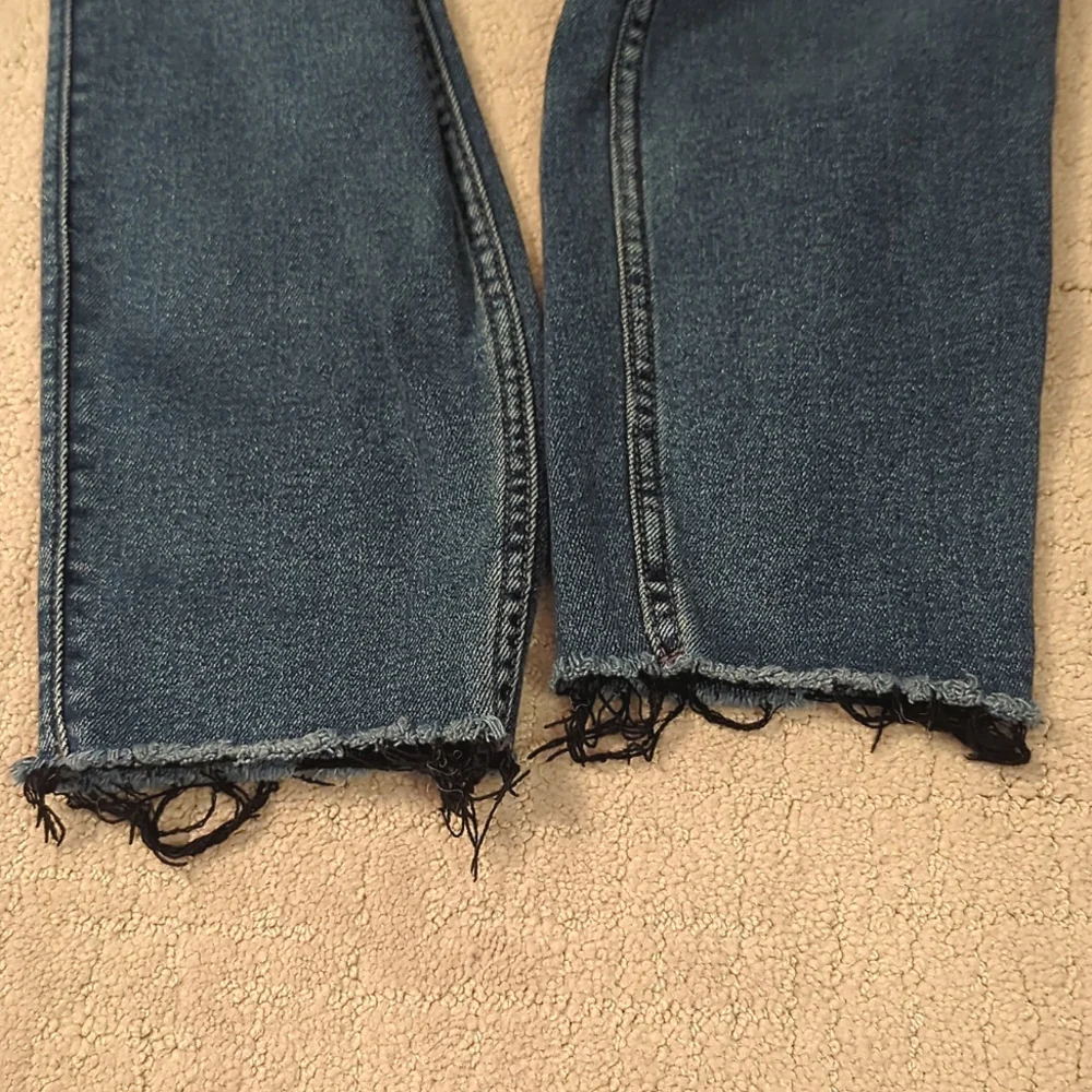 Old Navy Extra High-waisted Rockstar 360° Stretch Super-Skinny Ripped Ankle, 16 - Picture 4 of 7